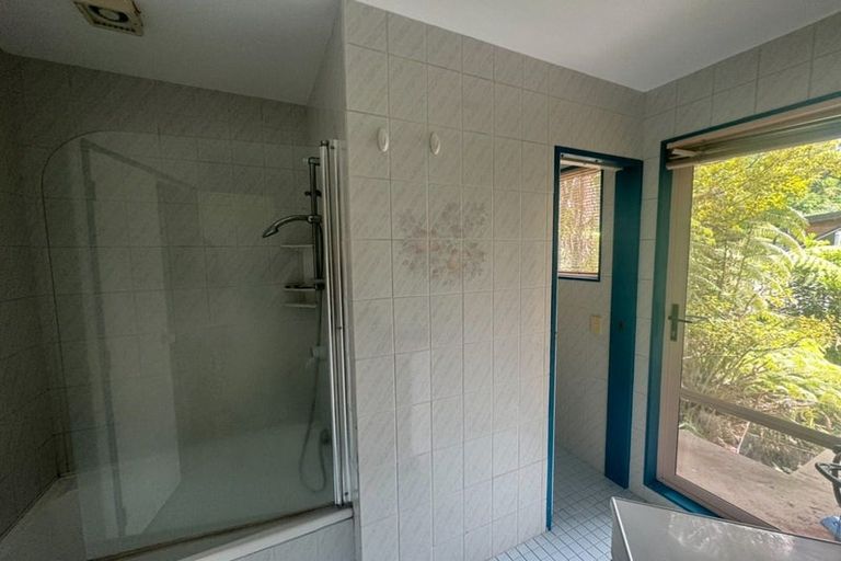 Photo of property in 2/823 East Coast Road, Northcross, Auckland, 0630