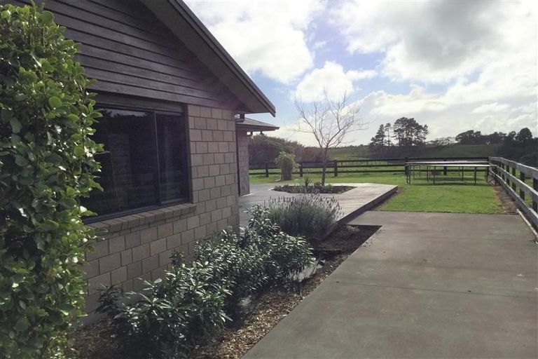 Photo of property in 334 Henwood Road, Hillsborough, New Plymouth, 4372