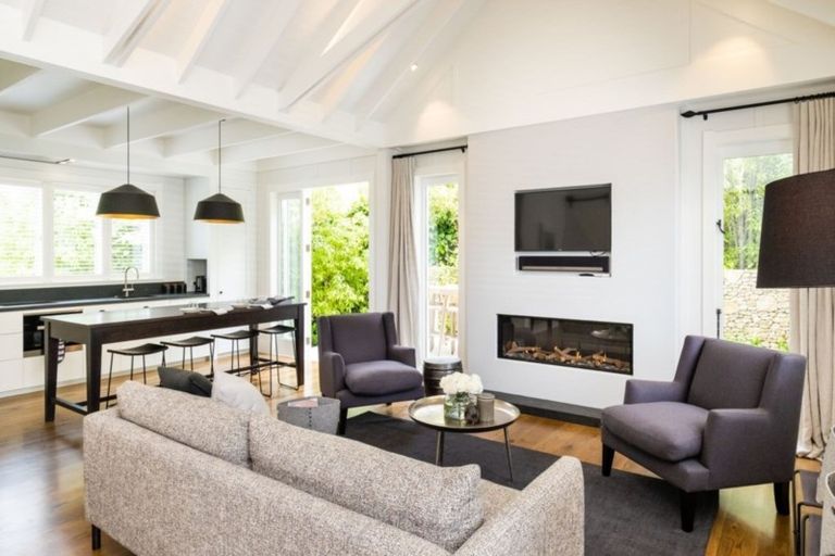 Photo of property in 337 Te Mata Road, Havelock North, 4294