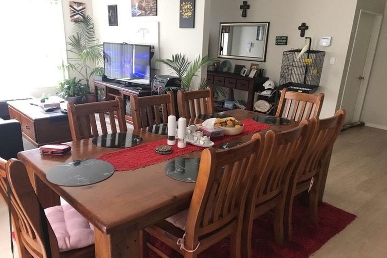 Photo of property in 24 Midhurst Avenue, Henderson, Auckland, 0612