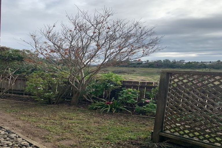 Photo of property in 1/52 Galloway Crescent, Farm Cove, Auckland, 2012
