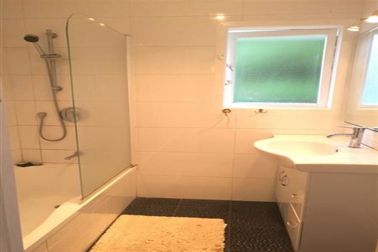 Photo of property in 1/11 Strid Road, Te Atatu South, Auckland, 0610