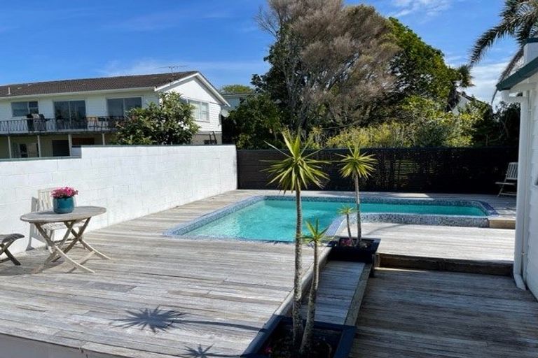Photo of property in 1/3 Brown Street, Hauraki, Auckland, 0622