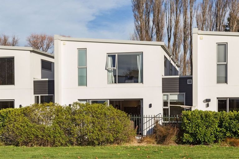 Photo of property in 15 Seager Lane, Hillmorton, Christchurch, 8024