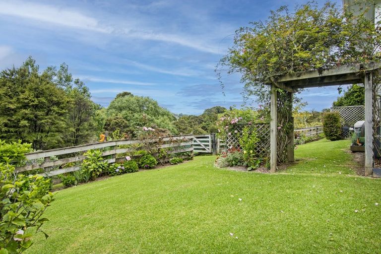 Photo of property in 37 Pahi Road, Paparoa, 0571