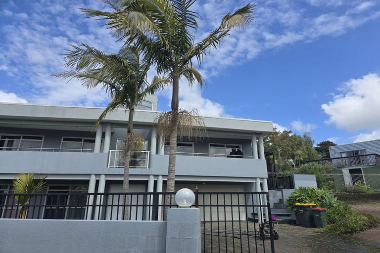 Photo of property in 18 Belleaire Court, West Harbour, Auckland, 0618
