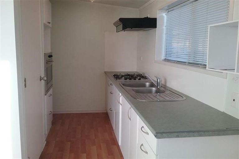 Photo of property in 33 Lewisham Street, Highland Park, Auckland, 2010