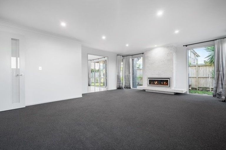 Photo of property in 18 Milano Boulevard, Karaka, Papakura, 2113
