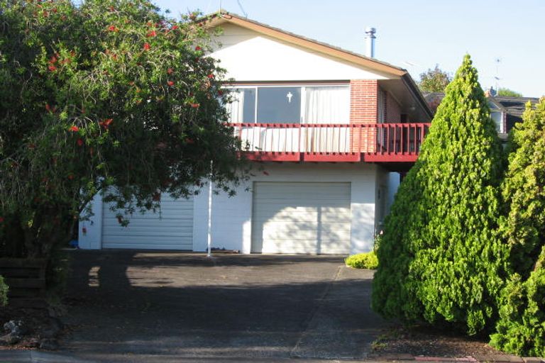 Photo of property in 72 Glencoe Road, Browns Bay, Auckland, 0630