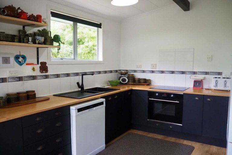 Photo of property in 9 Langley Place, Raglan, 3225