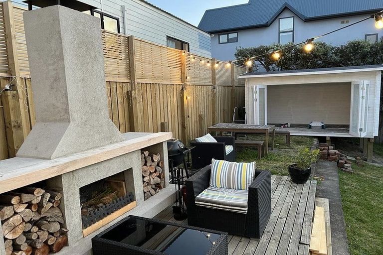 Photo of property in 38 Pirie Street, Mount Victoria, Wellington, 6011