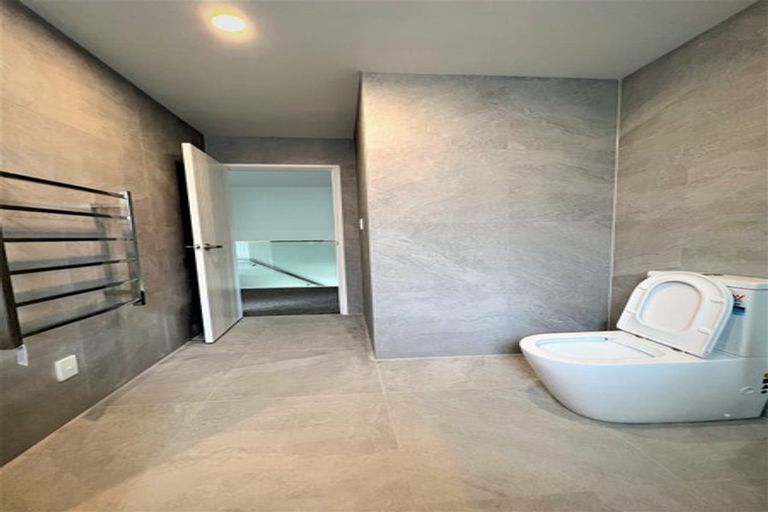 Photo of property in 17b Lavery Place, Sunnynook, Auckland, 0632