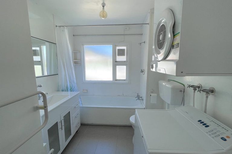 Photo of property in 3/4 Scarborough Terrace, Mount Victoria, Wellington, 6011