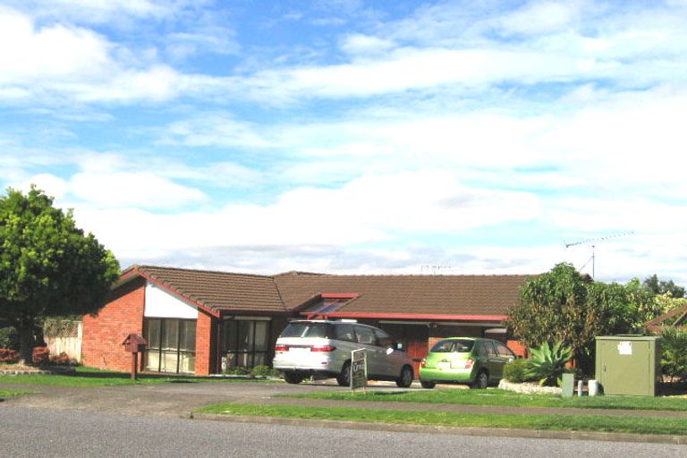 Photo of property in 22 Loloma Drive, Half Moon Bay, Auckland, 2012
