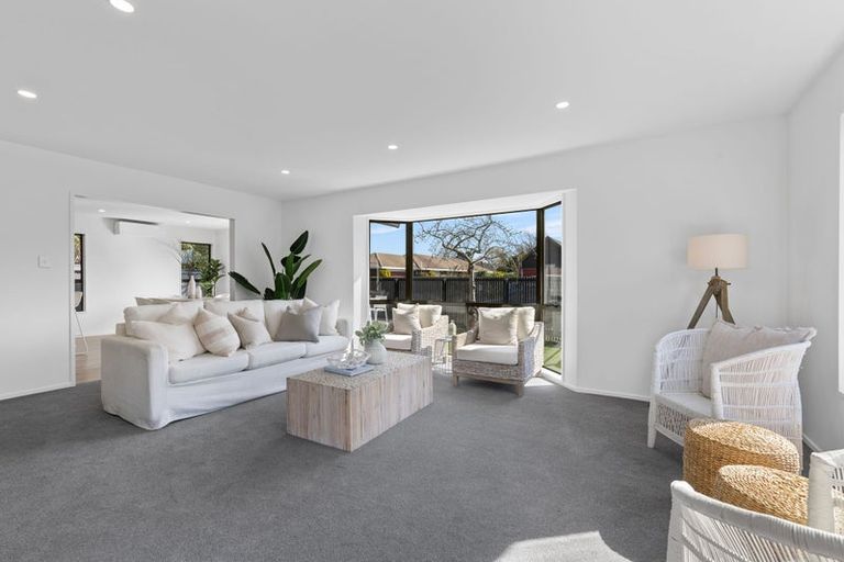 Photo of property in 5 Cricklewood Place, Avonhead, Christchurch, 8042