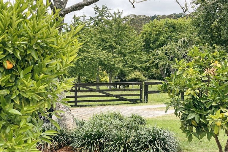 Photo of property in 44 Attwood Road, Paremoremo, Auckland, 0632