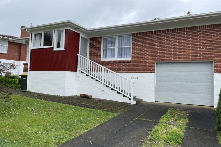 Photo of property in 1/35 Evelyn Place, Hillcrest, Auckland, 0627