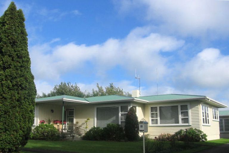 Photo of property in 11 Brett Place, Takaro, Palmerston North, 4412