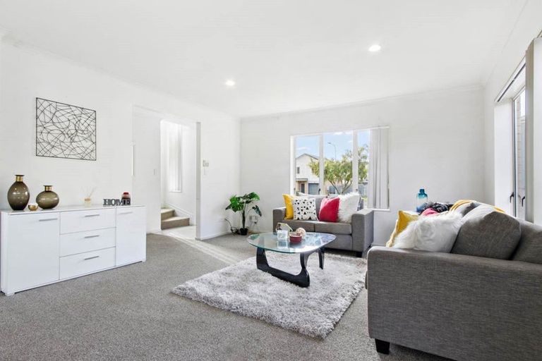 Photo of property in 9 Charta Place, Sunnyvale, Auckland, 0612