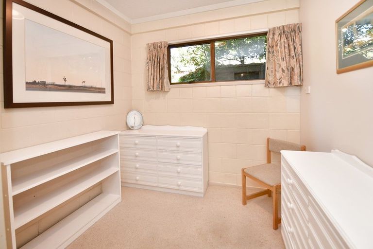 Photo of property in 1/4 John Dee Crescent, Red Beach, 0932