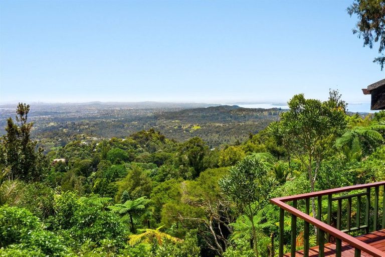 Photo of property in 13 Quinns Road, Waiatarua, Auckland, 0612