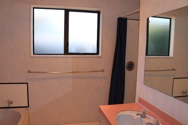 Photo of property in 10 Ihle Street, Terrace End, Palmerston North, 4410