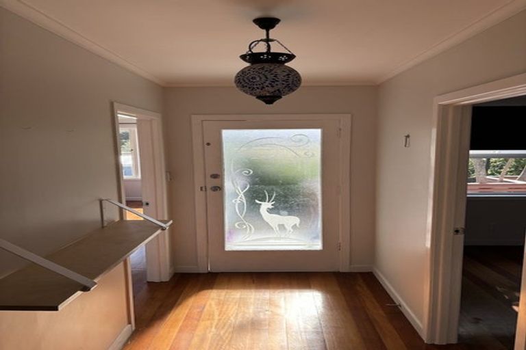 Photo of property in 30 Atkinson Road, Titirangi, Auckland, 0604