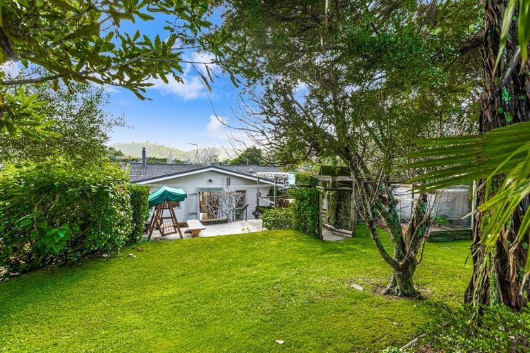Photo of property in 22 Opanuku Road, Henderson Valley, Auckland, 0612