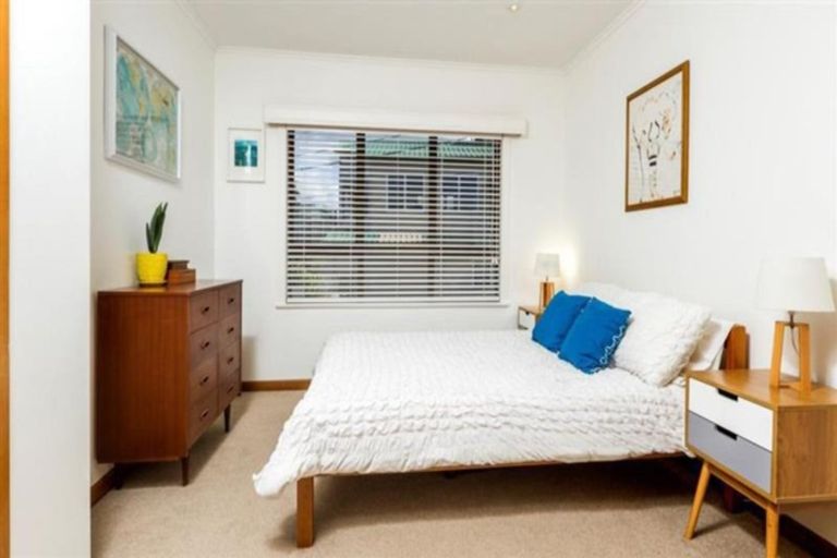 Photo of property in 33 Tui Glen Road, Birkenhead, Auckland, 0626