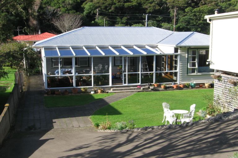 Photo of property in 58 Airlie Road, Plimmerton, Porirua, 5026