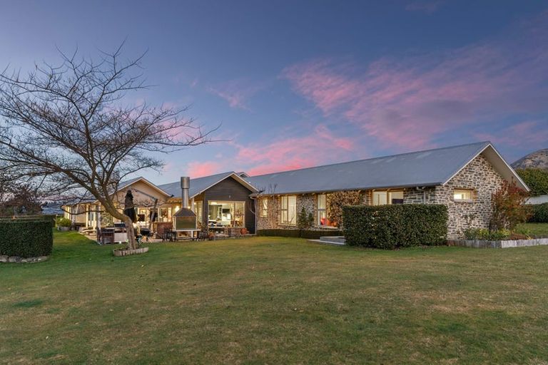 Photo of property in 9 Hollyhock Lane, Wanaka, 9305