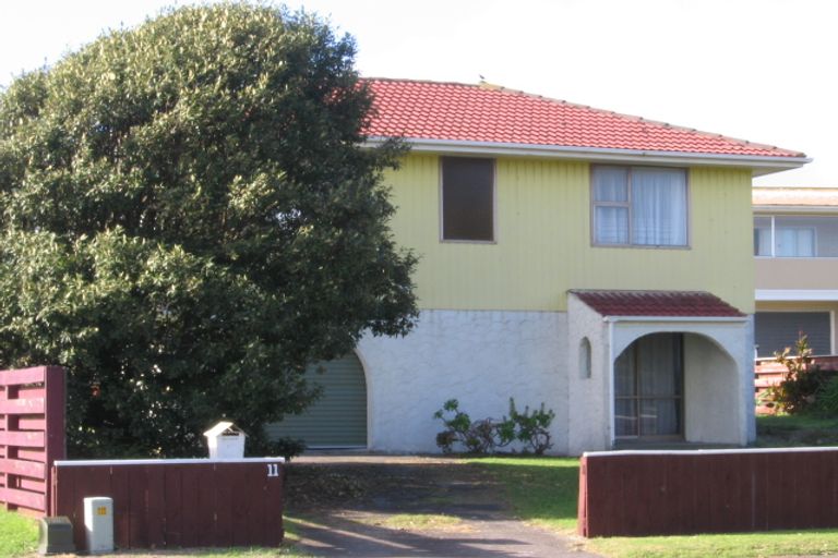 Photo of property in 11 Eruini Street, Waikanae Beach, Waikanae, 5036
