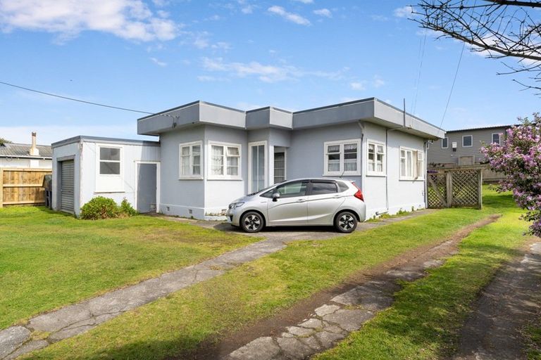 Photo of property in 85 Moana Street, Otaki Beach, Otaki, 5512