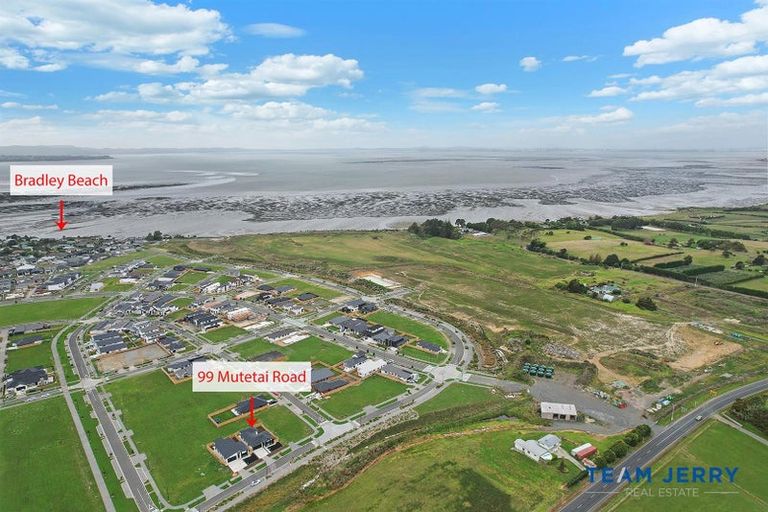 Photo of property in 99 Mutetai Road, Clarks Beach, 2122