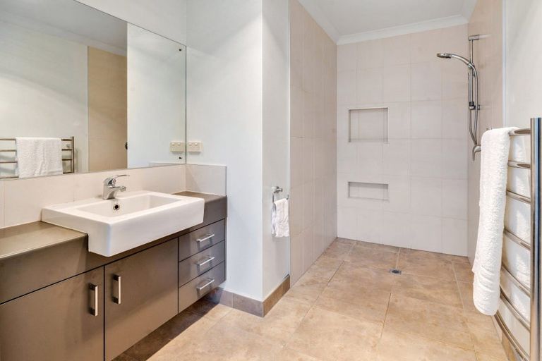 Photo of property in 5 Seymour Road, Mellons Bay, Auckland, 2014
