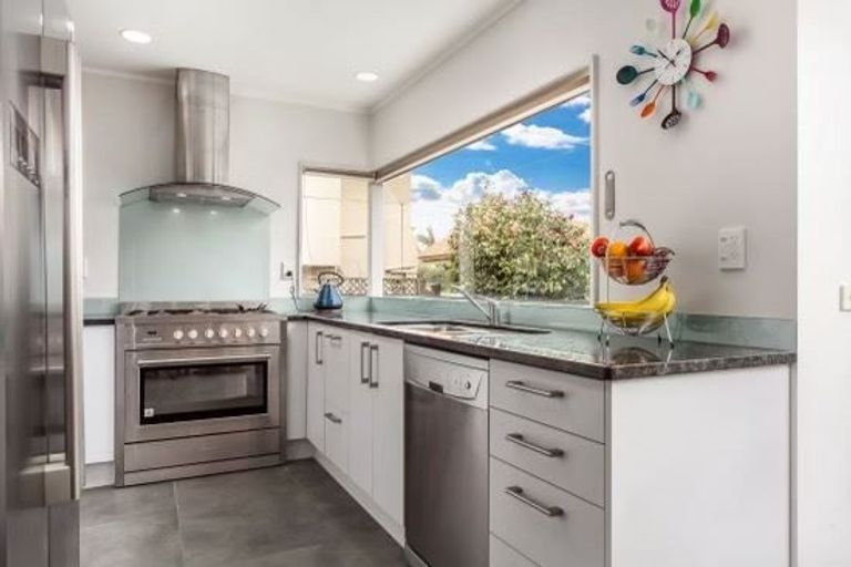 Photo of property in 1/6 Glucina Avenue, West Harbour, Auckland, 0618