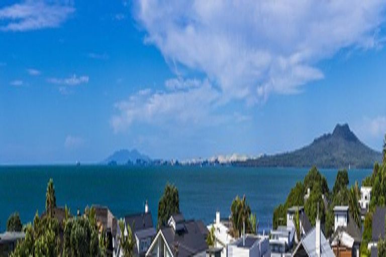 Photo of property in 17 Ocean View Road, Milford, Auckland, 0620