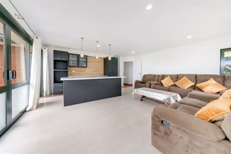 Photo of property in 4 Brunswick Rise, Mangere, Auckland, 2022