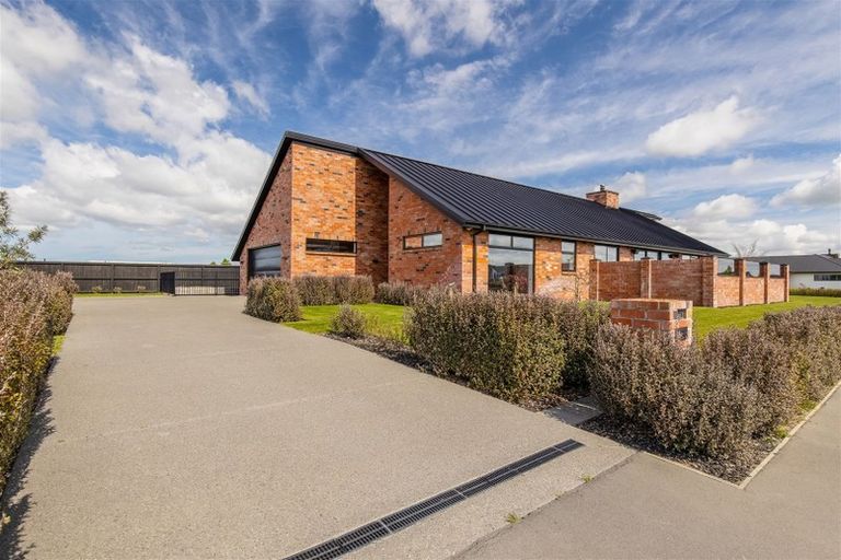 Photo of property in 44 Silver Peaks Drive, West Melton, 7618