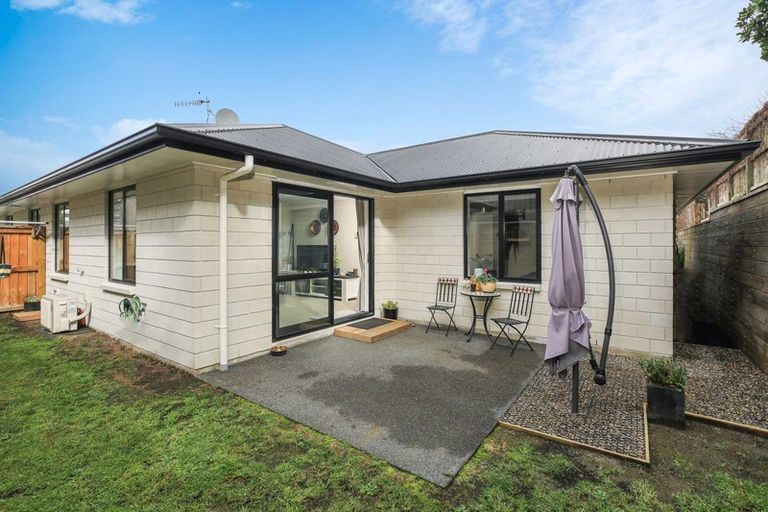 Photo of property in 4/142 Forest Lake Road, Forest Lake, Hamilton, 3200