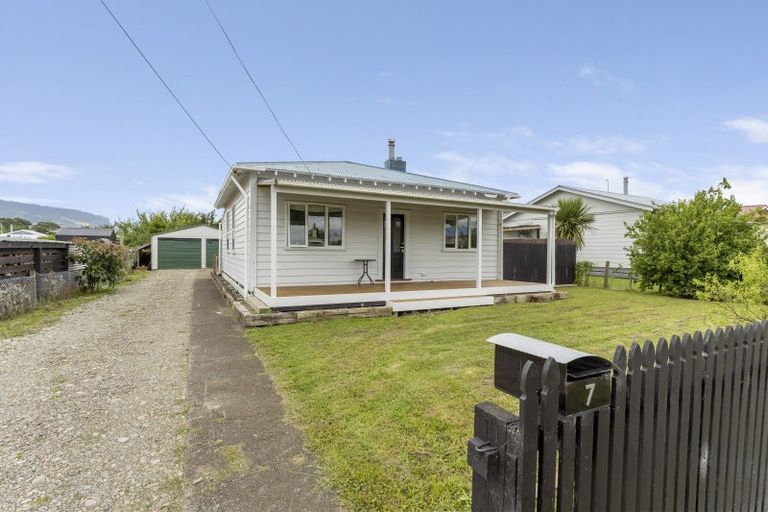 Photo of property in 7 Atkinson Street, Woodville, 4920