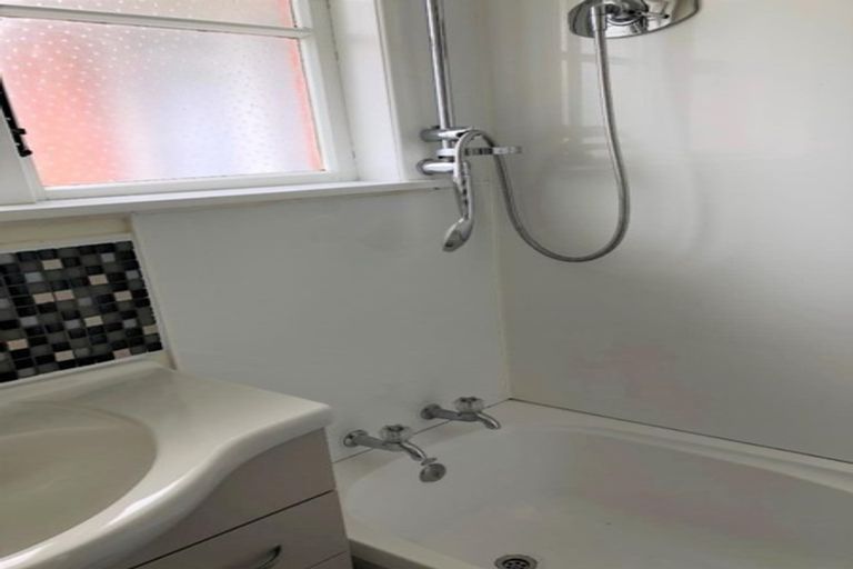 Photo of property in 10 Temuera Street, Otaki, 5512