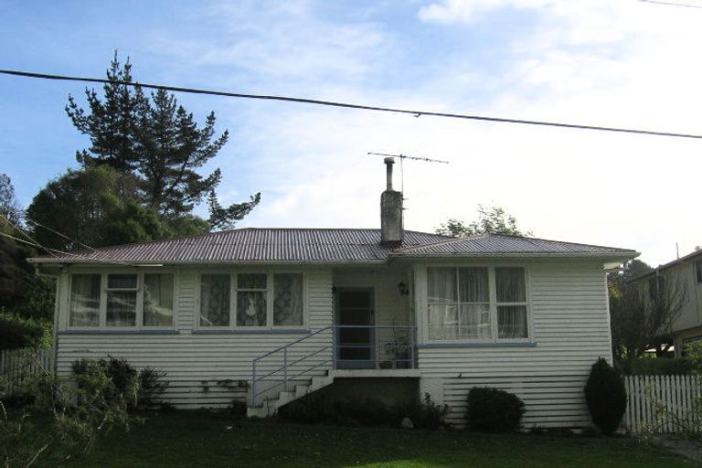 Photo of property in 26 Thomson Grove, Stokes Valley, Lower Hutt, 5019