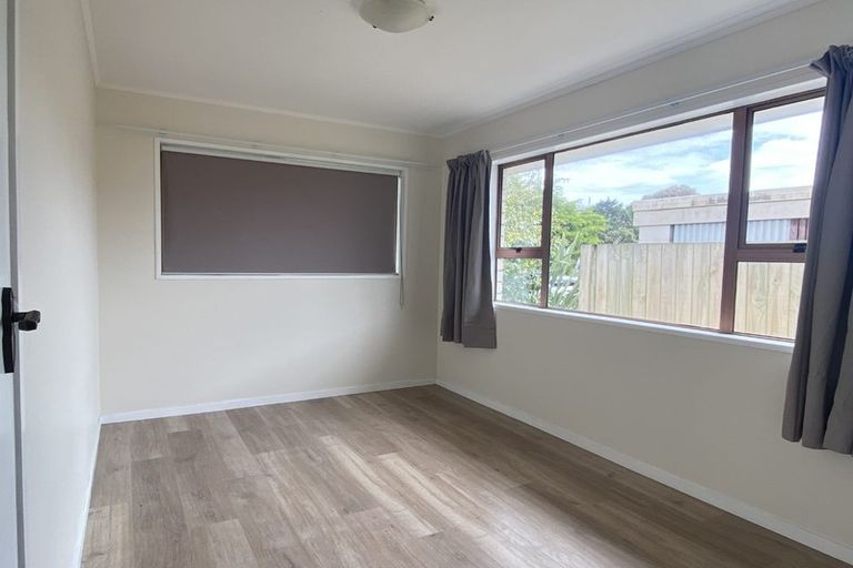 Photo of property in 8 John Downs Drive, Browns Bay, Auckland, 0630