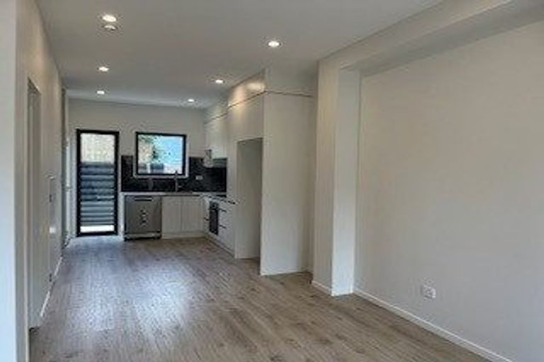 Photo of property in 29d Takapu Street, Henderson, Auckland, 0612