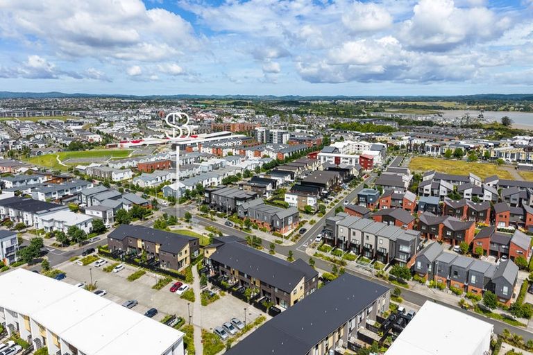 Photo of property in 82 Glidepath Road, Hobsonville, Auckland, 0616