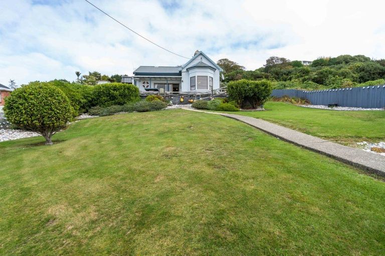 Photo of property in 90 Marine Parade, Bluff, 9814