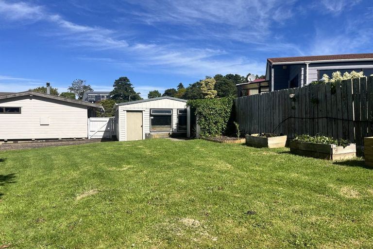 Photo of property in 41 Riversdale Drive, Merrilands, New Plymouth, 4312