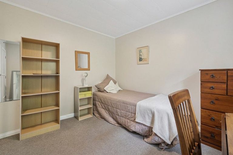 Photo of property in 71 Nimmo Avenue East, Waikanae, 5036