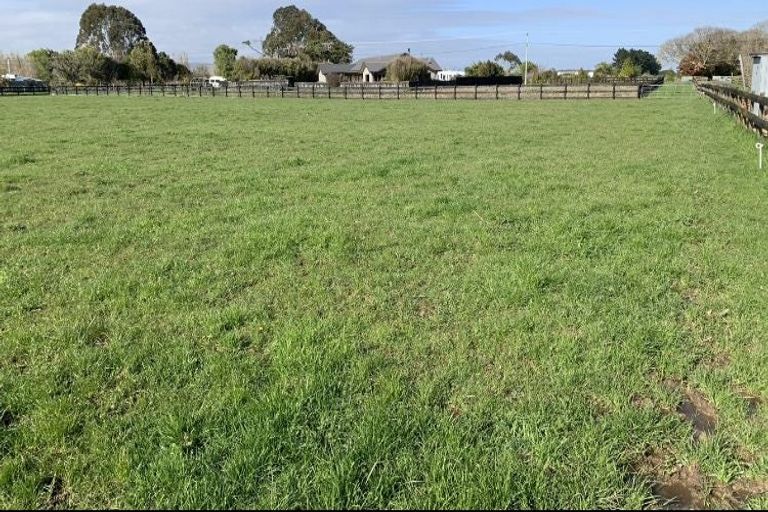 Photo of property in 44 Tutaki Road, Kelvin Grove, Palmerston North, 4470